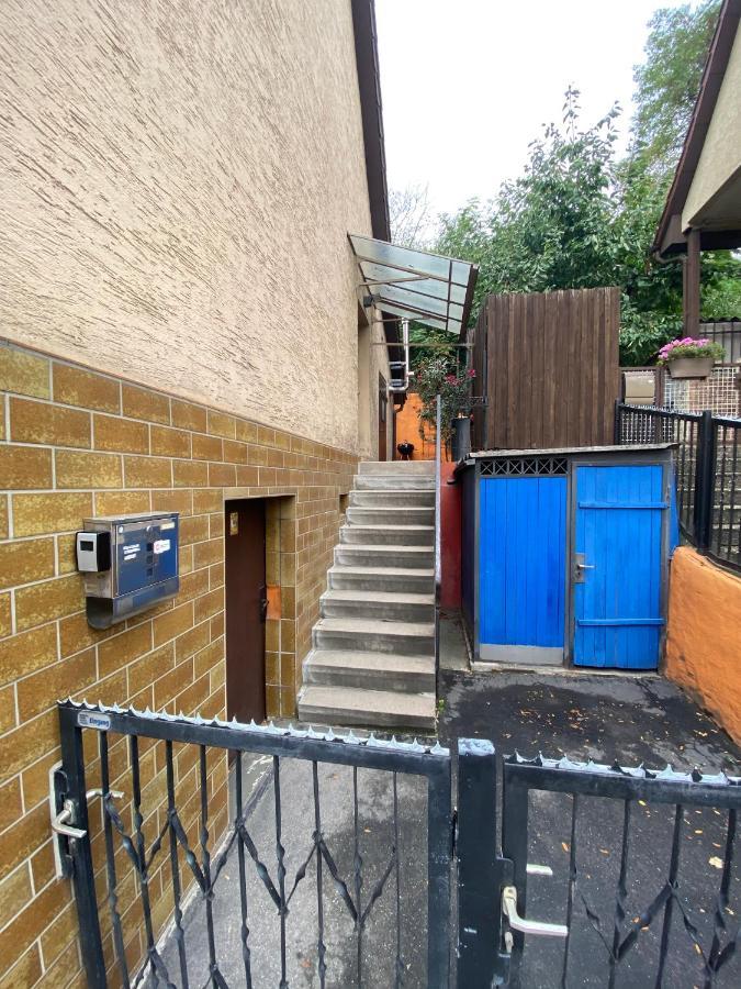 Einfaches Haus Mit Privatzimmern Und Gemeinschaftsraeumen Heilbronn Exterior photo